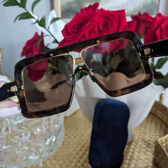 Gucci oversized sunglasses 2️⃣5️⃣0️⃣ - Picture 8 of 16